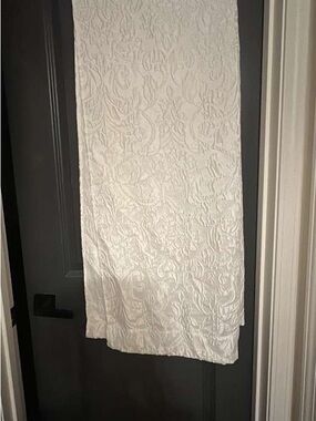 Textured White Floral Jacquard Scarf